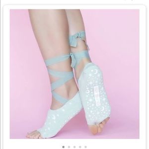 Blogilates premium grip socks